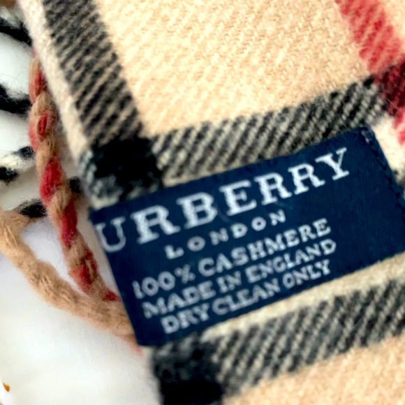 ✅sold ✅ Burberry fringed cashmere scarf - Picture 7 of 7